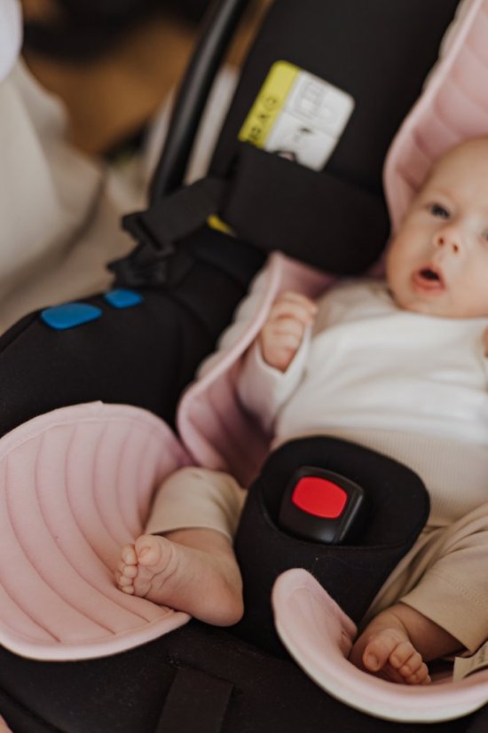 Priedušná podložka proti poteniu do autosedačky Sleepee Rose