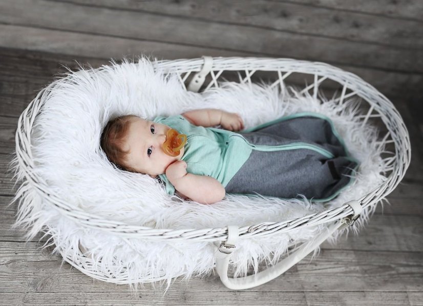 Zavinovačka Sleepee Second Step Swaddle s čiapočkou zadarmo Bodky čierne