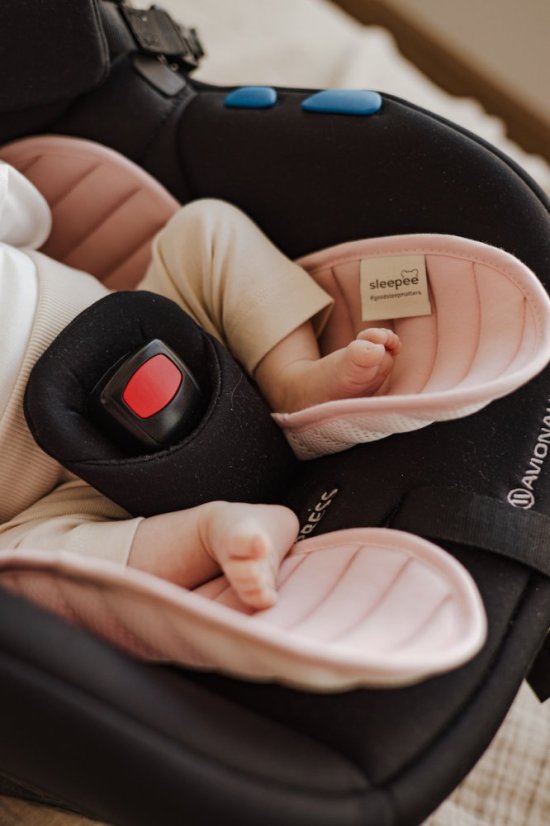 Priedušná podložka proti poteniu do autosedačky Sleepee Rose