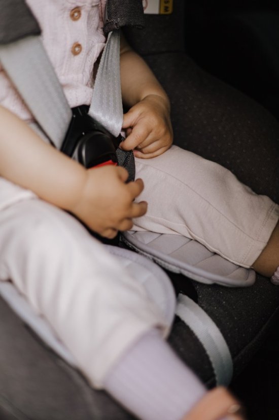 Priedušná podložka proti poteniu do autosedačky Sleepee Grey