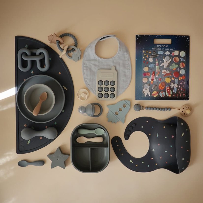 Mushie Opakovateľne použiteľné nálepky - space