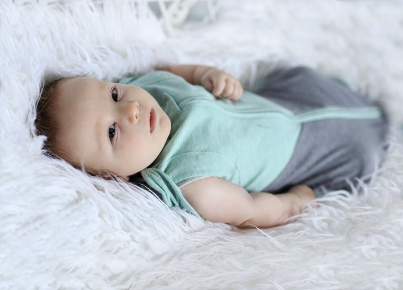 Zavinovačka Sleepee Second Step Swaddle s čiapočkou zadarmo béžová