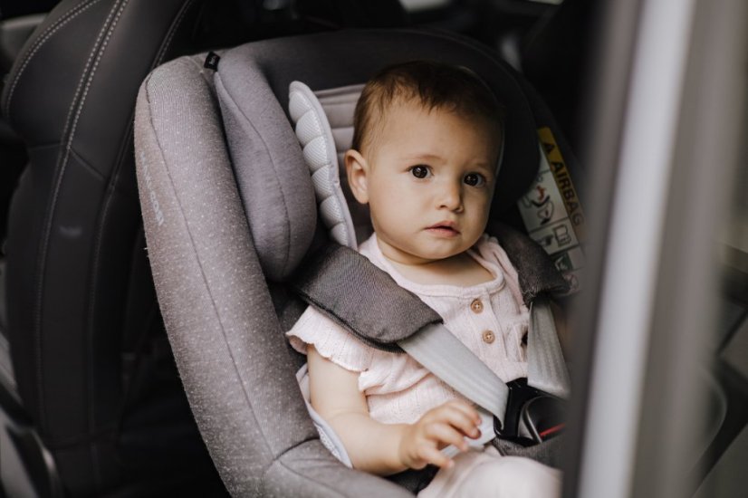 Priedušná podložka proti poteniu do autosedačky Sleepee Grey