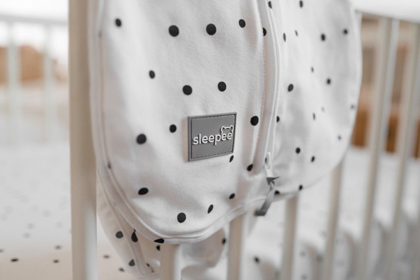 Zavinovačka Sleepee Second Step Swaddle s čiapočkou zadarmo Bodky čierne
