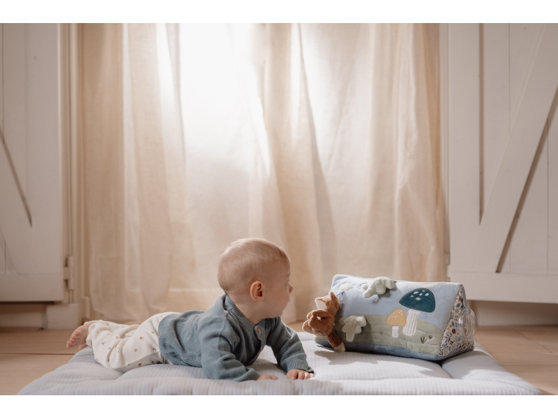 Little Dutch Vankúšik pre hru na brušku Forest Friends