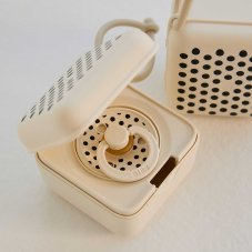 BIBS STUDIO Polka krabička na cumlíky (Ivory)