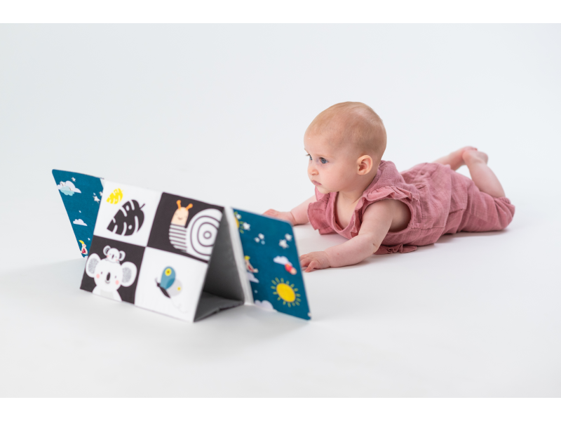 Taf Toys Igralna knjiga na trebuhu z ogledalom