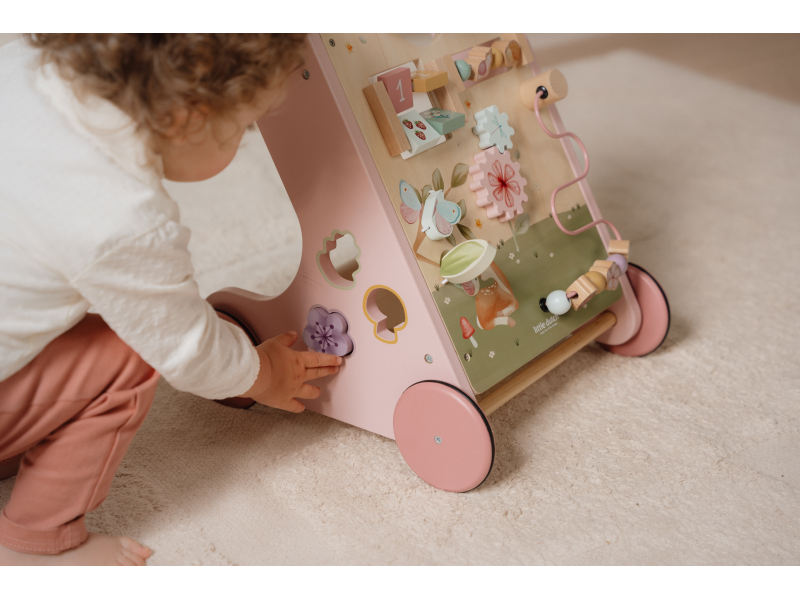 Little Dutch Chodítko s aktivitami drevené Fairy Garden