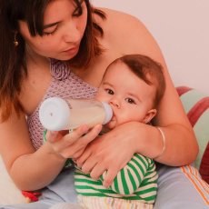 Skleněná antikolická láhev BIBS se silikonovou savičkou 240 ml (Sage)