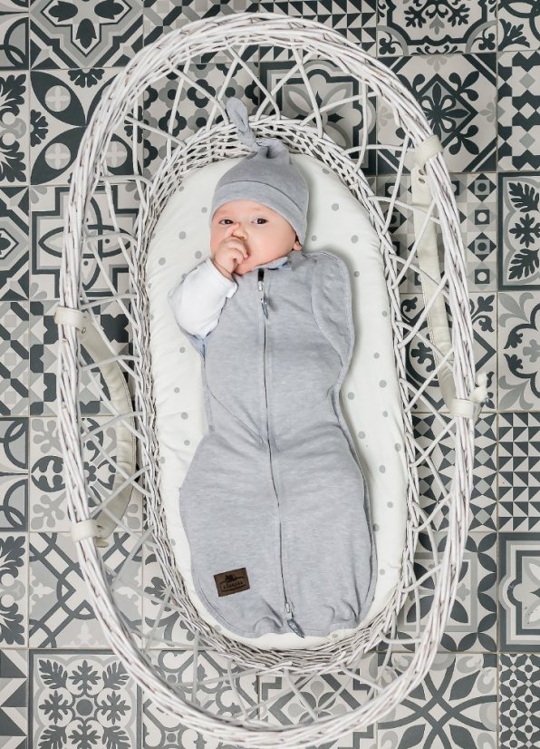 Zavinovačka Sleepee Second Step Swaddle s čiapočkou zadarmo Bodky čierne
